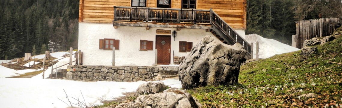 Eine der zahlreichen Almen auf der Rundwanderung im Chiemgau