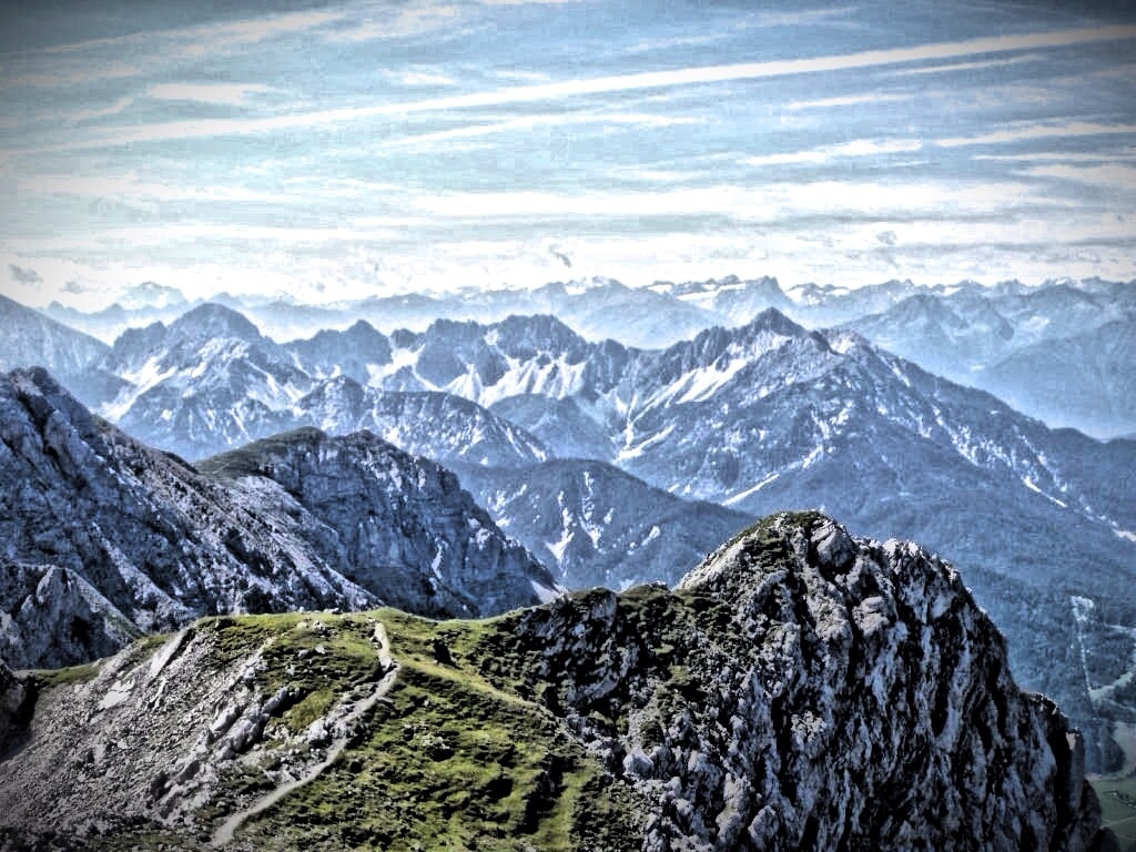 Blick in die Alpenwelt Karwendel vom Mittenwalder Höhenweg