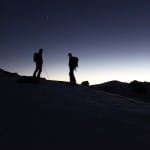 Nachtskitour in den Alpen: Tägliche Hüttenabende im Winter