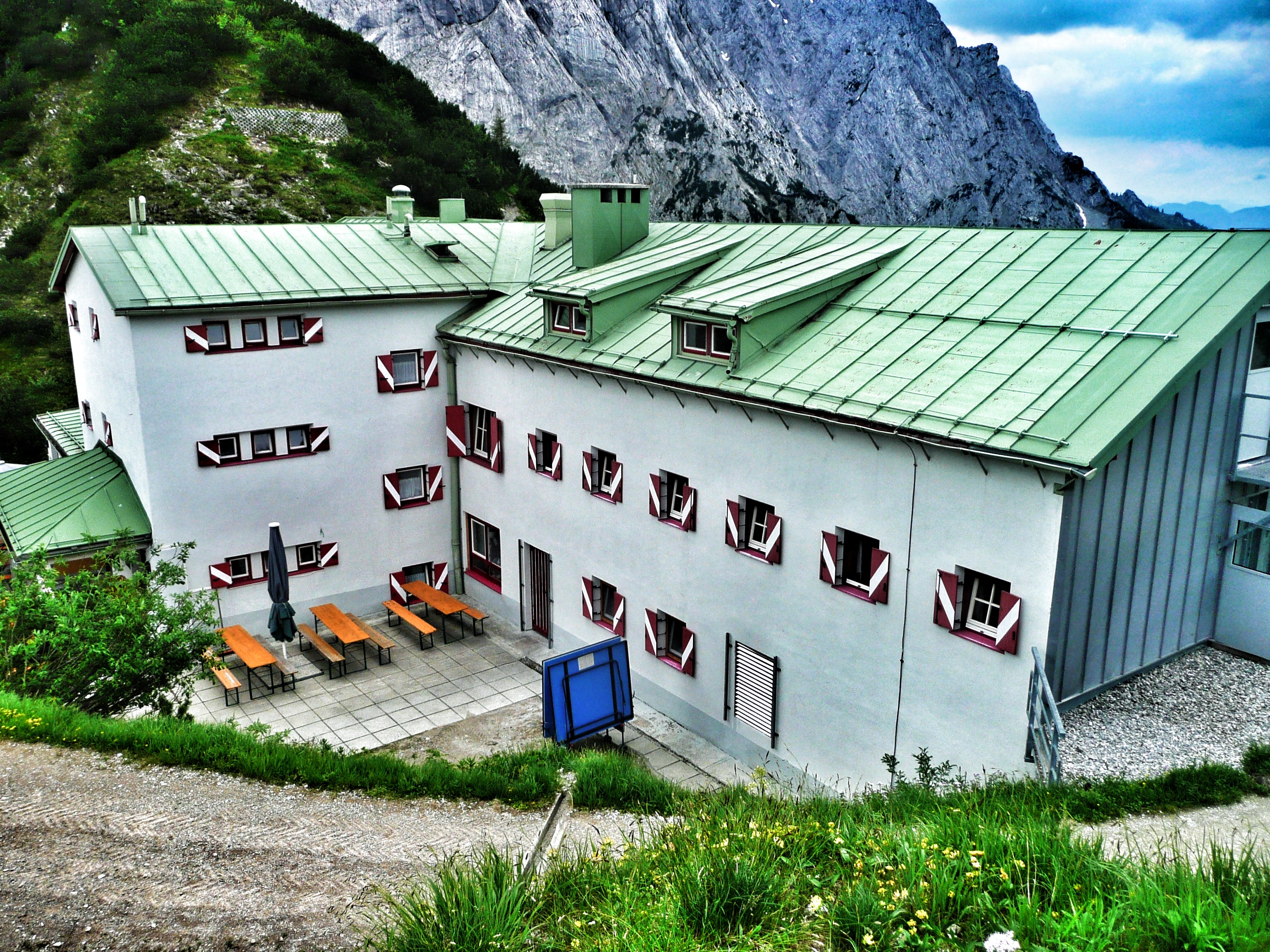 Wanderung in Tirol: Blick auf die Stripsenjochhütte