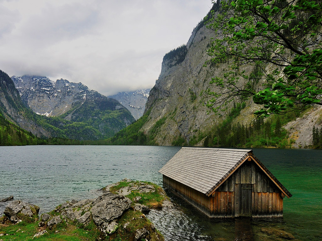 Seepanorama in den Alpen