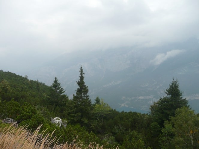 Mountainbike in den Brenta Dolomiten: Blick auf den Molvenosee