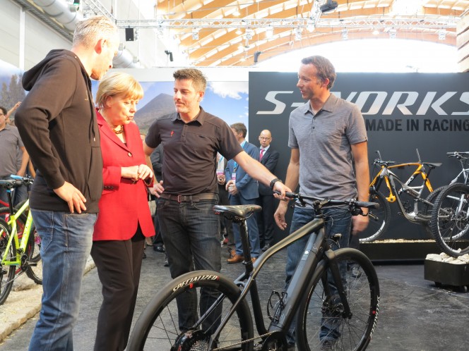 Eurobike 2013 - Angela Merkel zu Besuch auf dem Specialized Stand