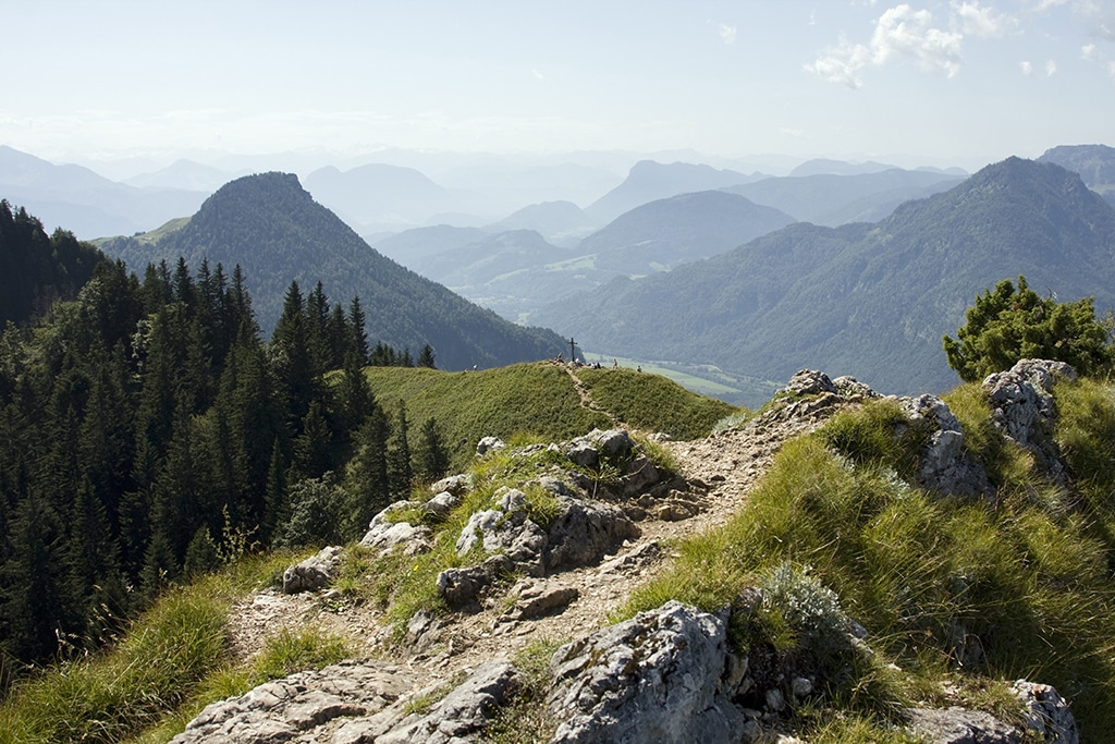 Wandern am Wendelstein: Zahlreiche Wanderwege auf und um den Gipfel machen das Wendelsteingebirge attraktiv