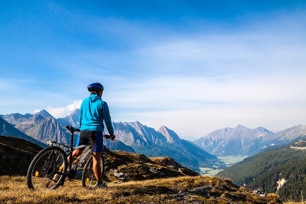 Mountainbiken in den Alpen in Tirol
